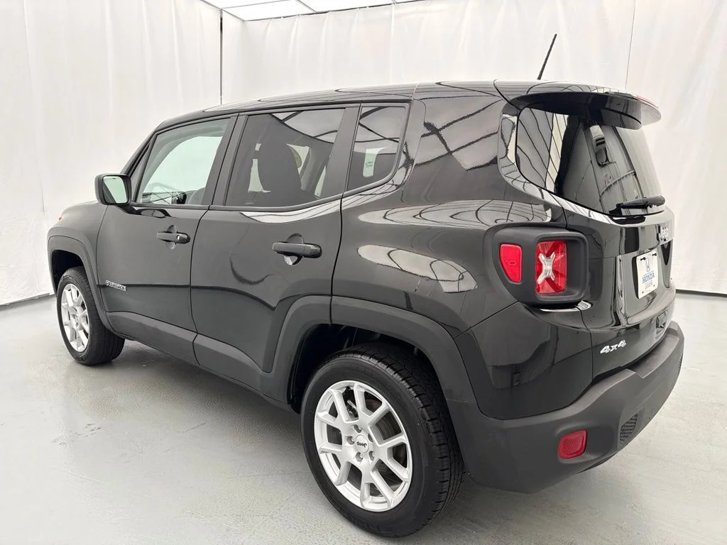 Used 2023 Black Jeep Latitude image 5