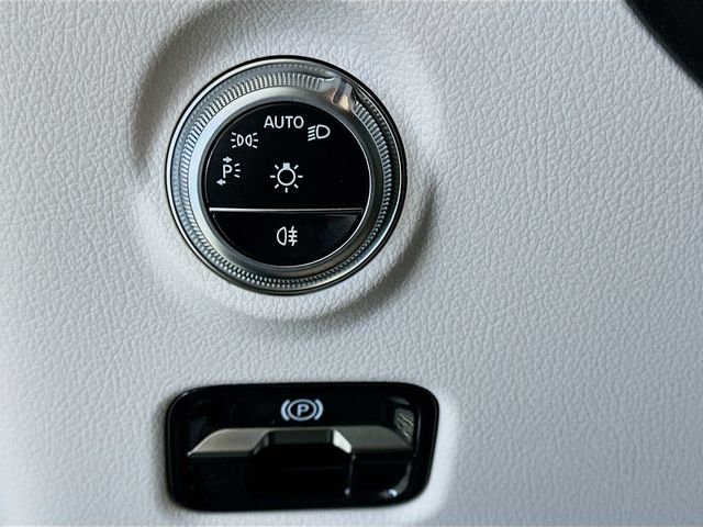 Used 2026 White Mercedes-Benz C 300 image 10