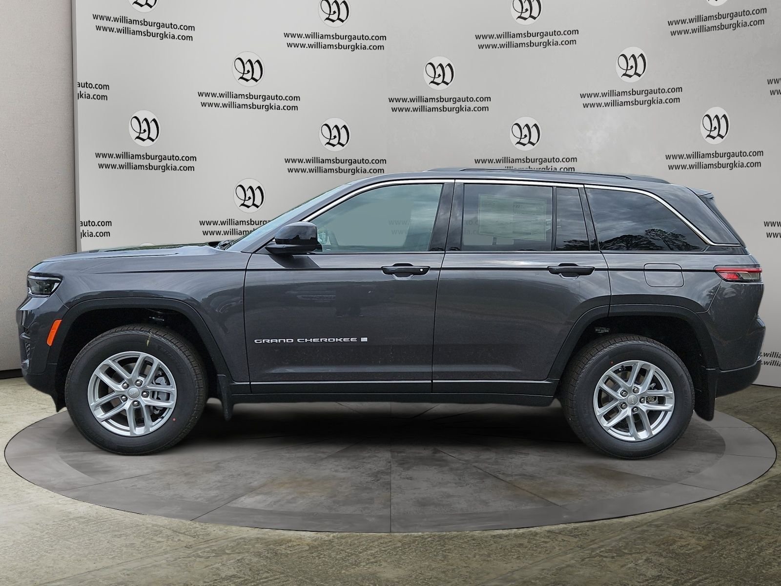New 2026 Baltic Gray Metallic Clear-Coat Exterior Paint Jeep Laredo image 2