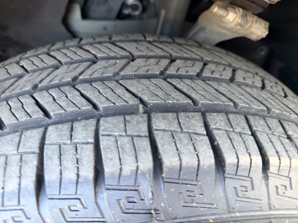 Used 2024 Black Jeep Altitude image 29