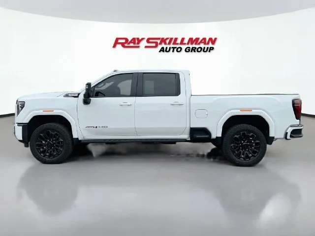 Used 2024 White GMC AT4 image 4