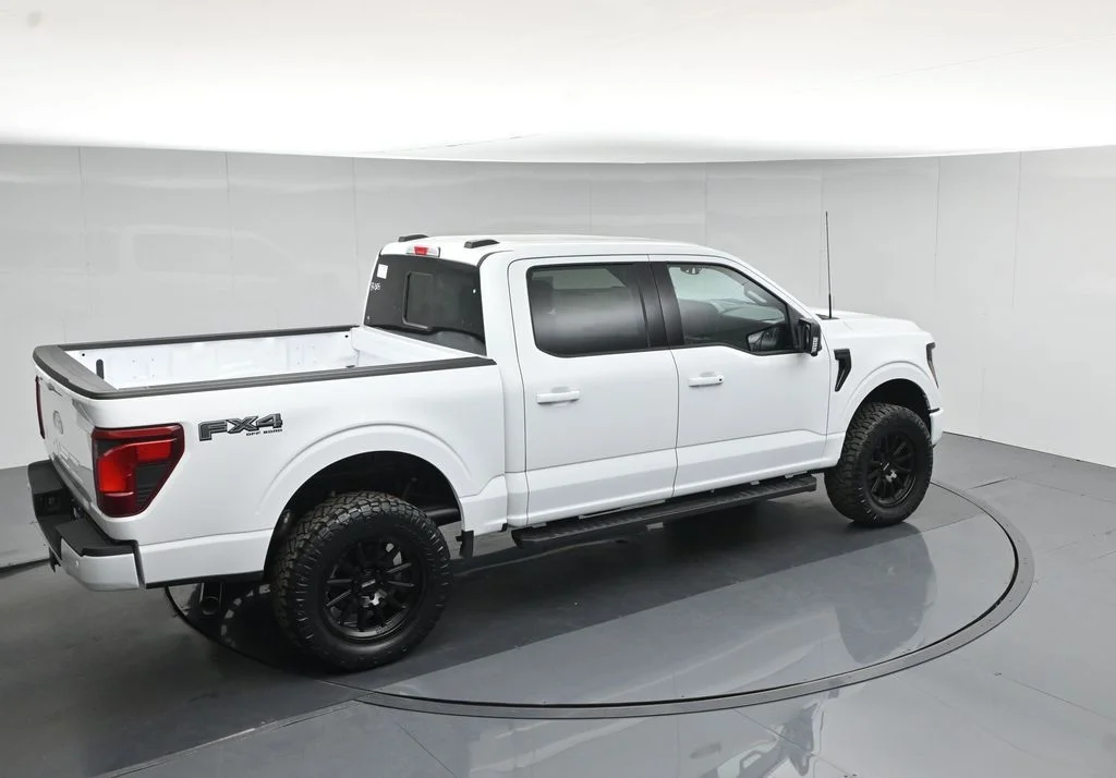 New 2026 Oxford White Ford XLT image 41