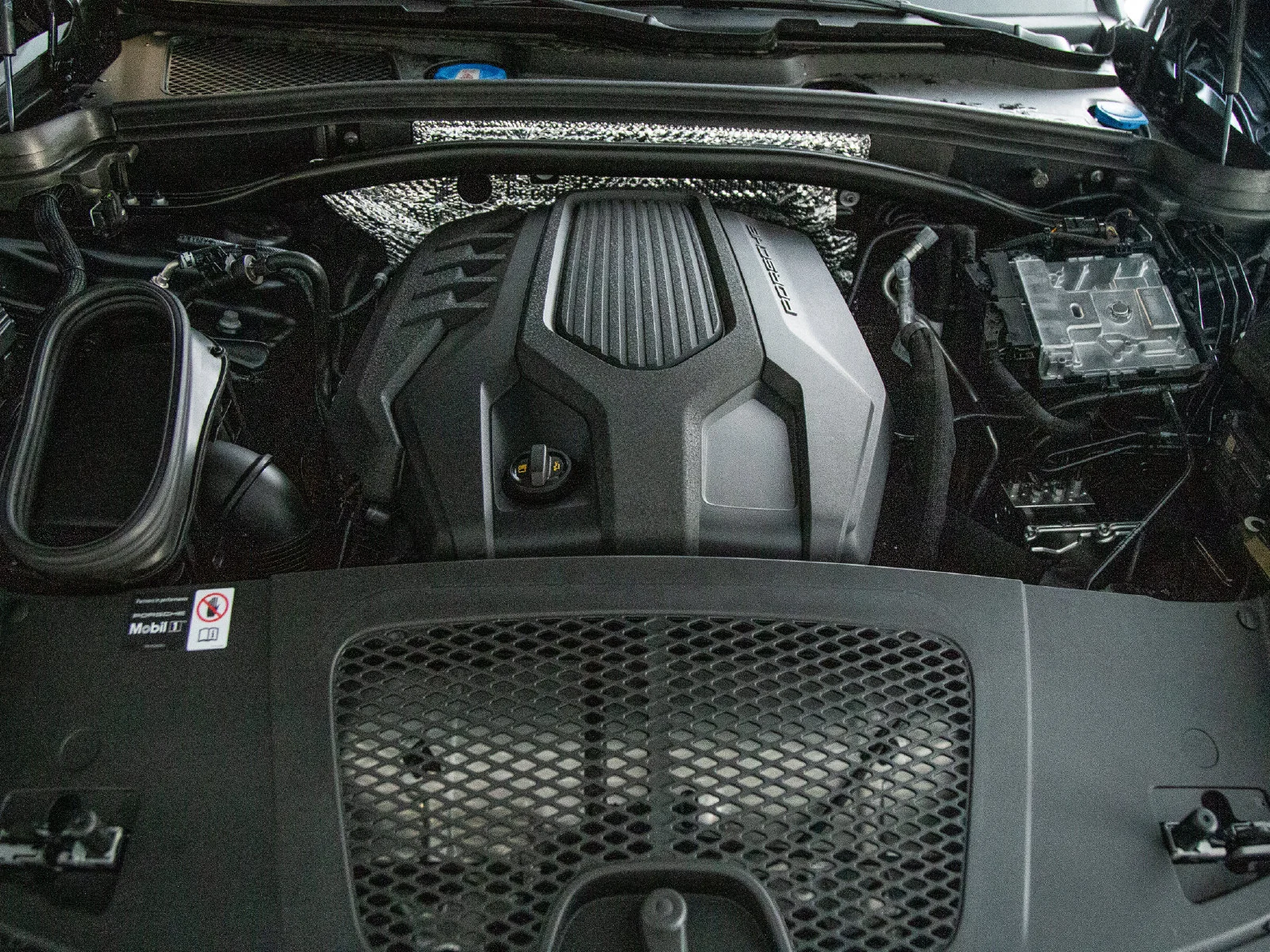 2026 Porsche Macan T - Photo 28