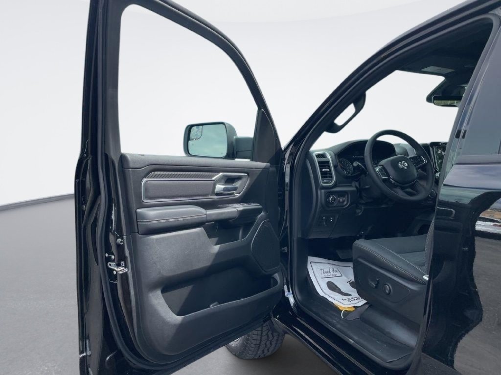 New 2026 Diamond Black Crystal Pearl-Coat Exterior Paint RAM Big Horn/Lone Star image 17