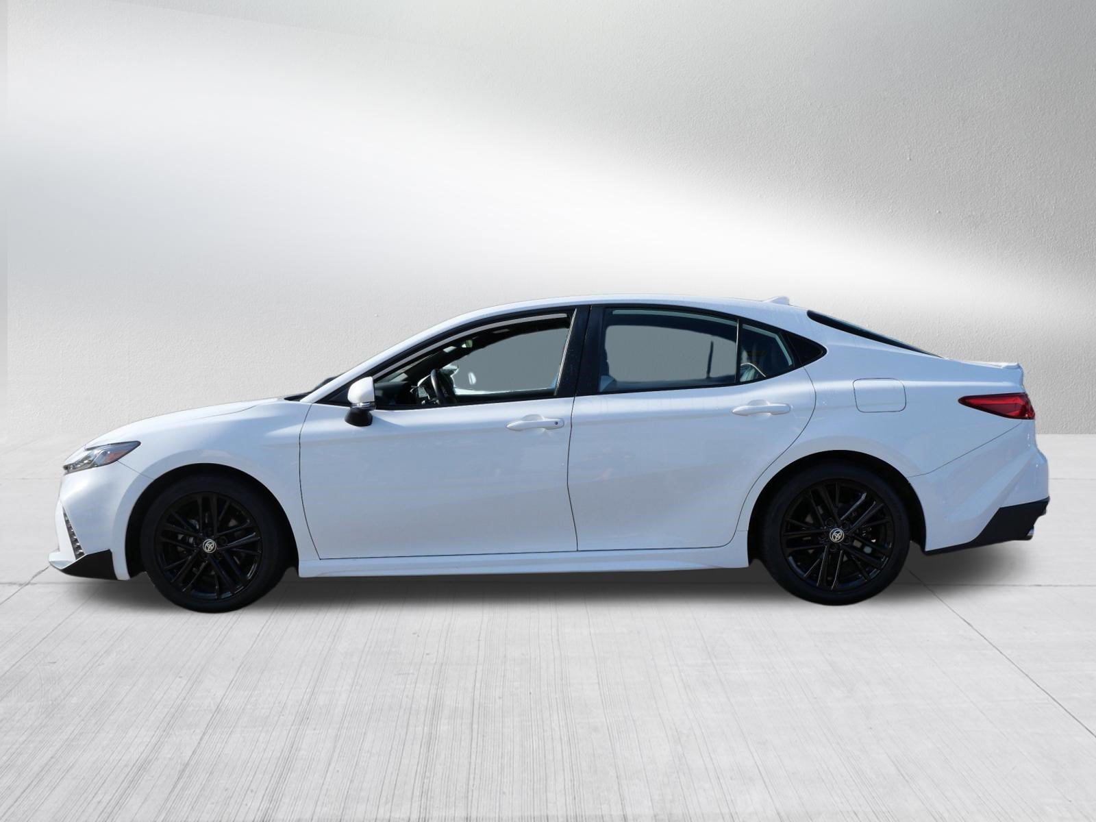Used 2025 Ice Cap Toyota SE image 4