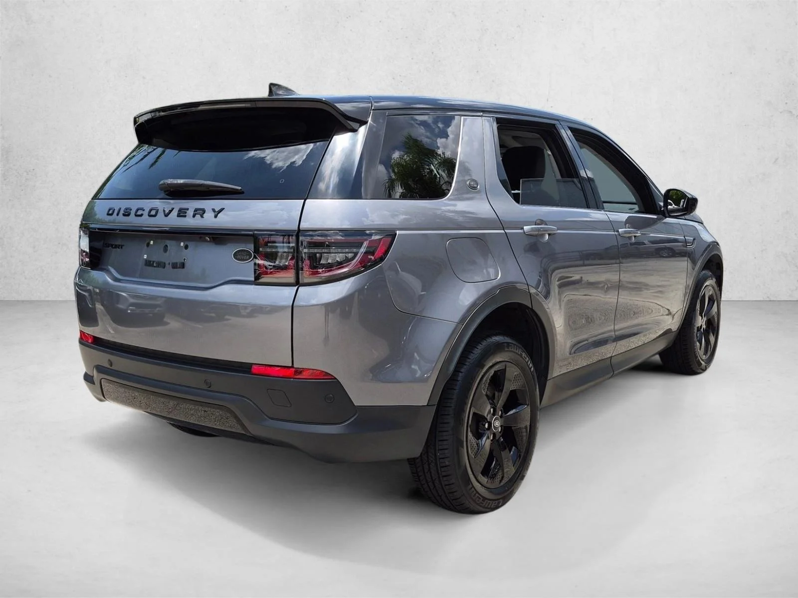 Used 2023 Grey Land Rover S image 5