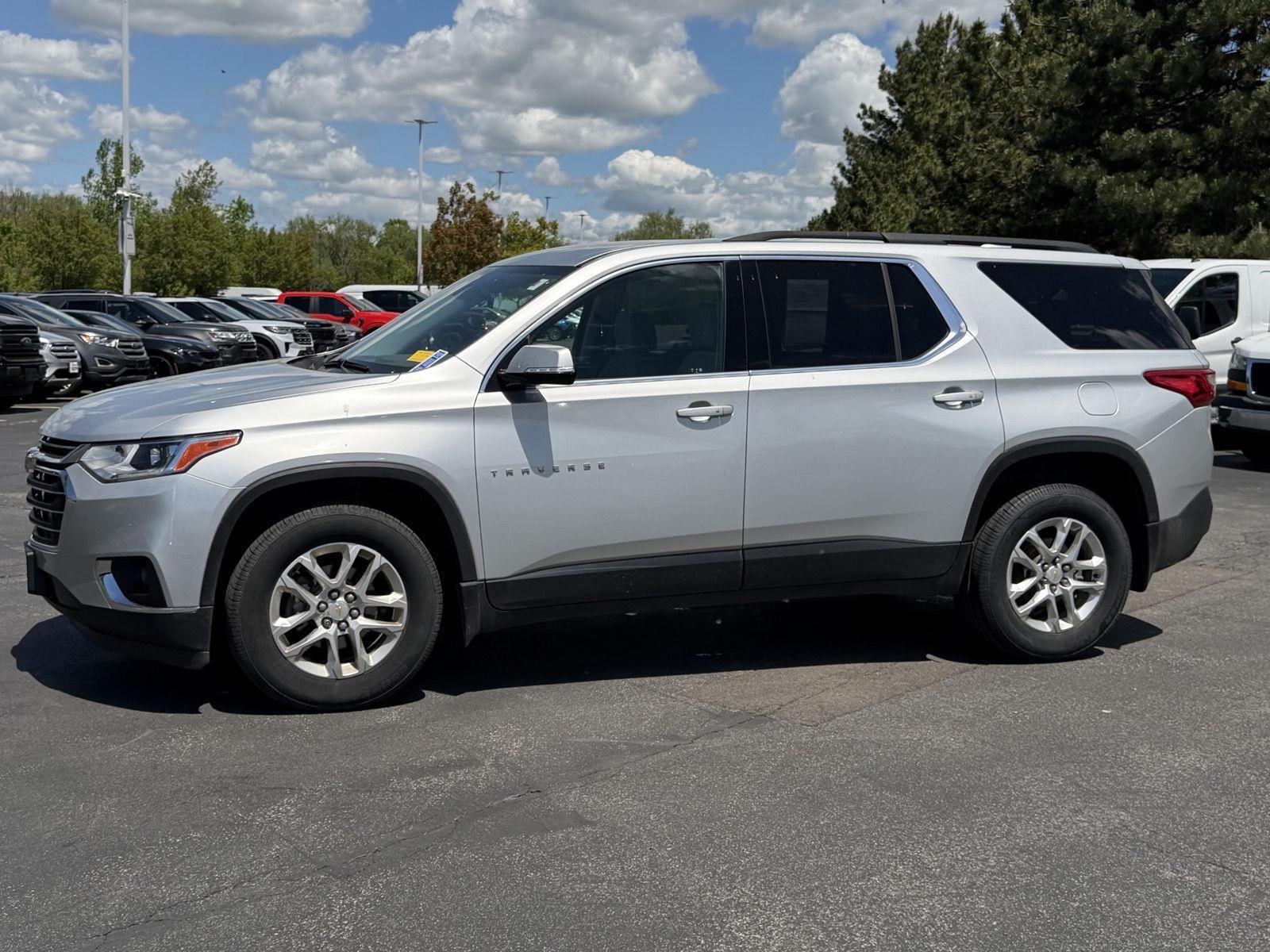 Used 2020 Silver Ice Metallic Chevrolet LT Cloth image 4