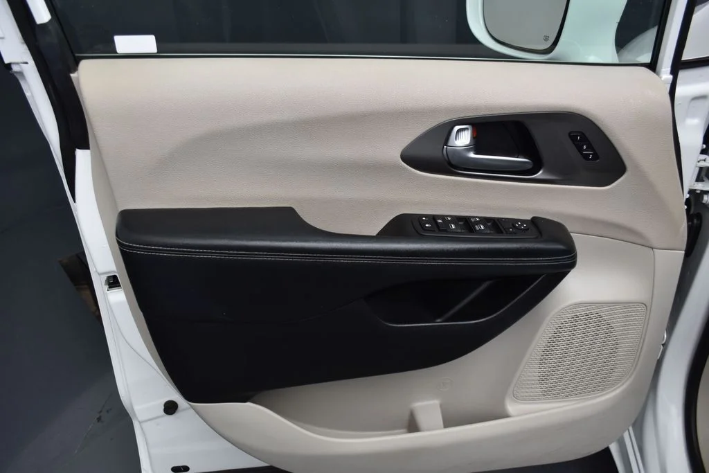 Used 2022 White Chrysler Touring L image 16