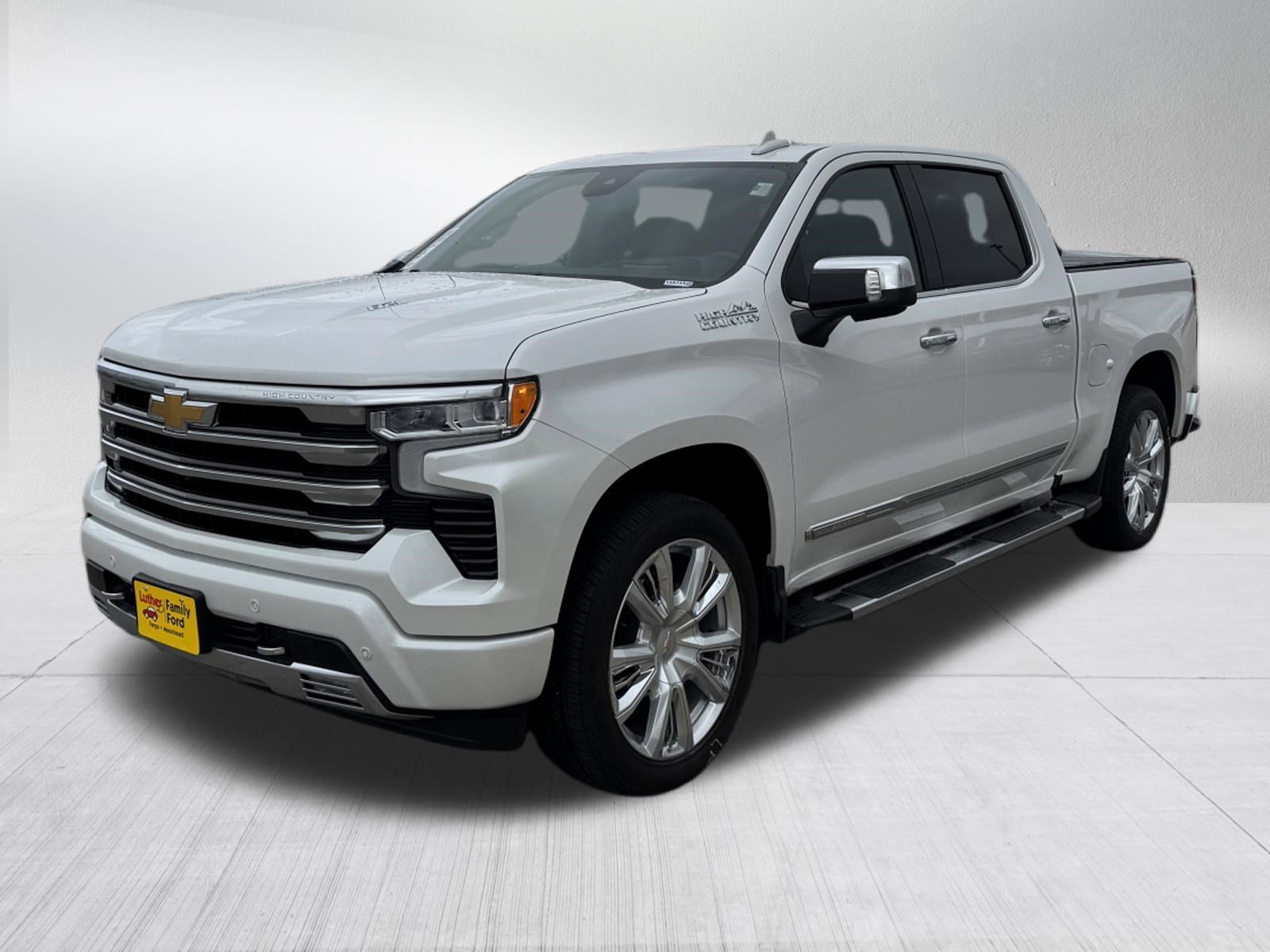 Used 2024 Iridescent Pearl Tricoat Chevrolet High Country image 3