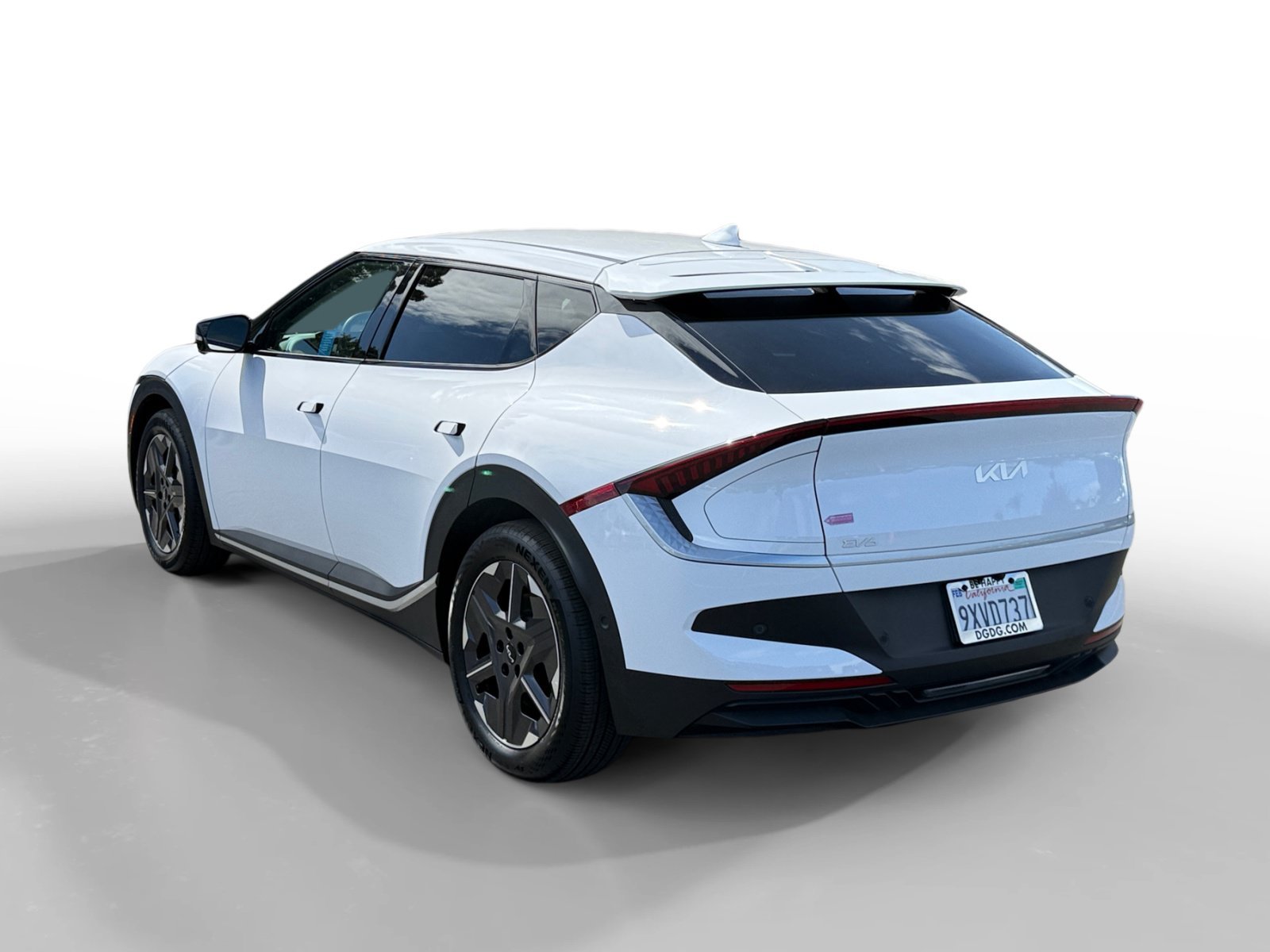 Used 2025 Glacier White Pearl Kia Light image 3