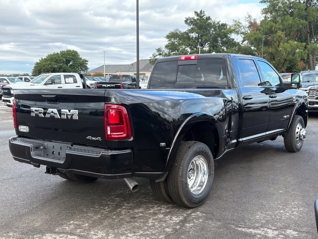 New 2026 Diamond Black Crystal Pearl-Coat Exterior Paint RAM Limited image 8