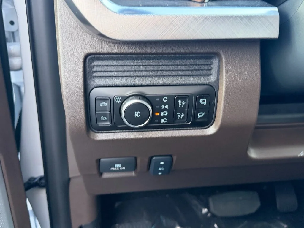 New 2027 Oxford White Ford F-250® King Ranch® image 15