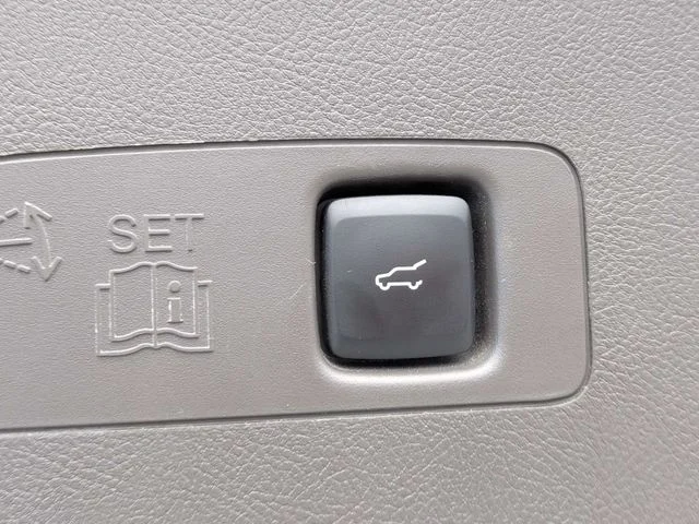 Used 2020 Blue Lincoln Reserve image 12