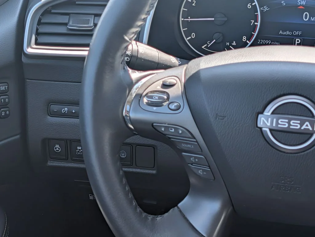 Used 2023 White Nissan Platinum image 14