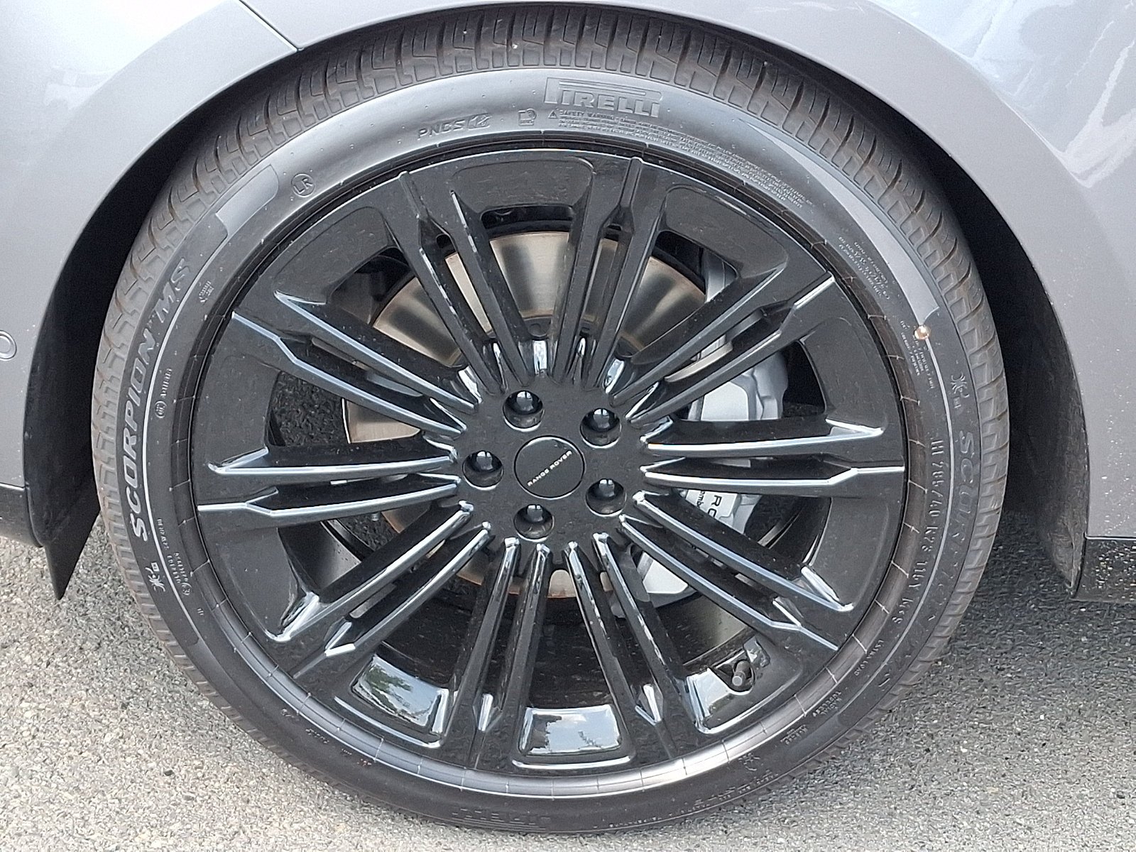 New 2026 Eiger Grey Land Rover SE image 6