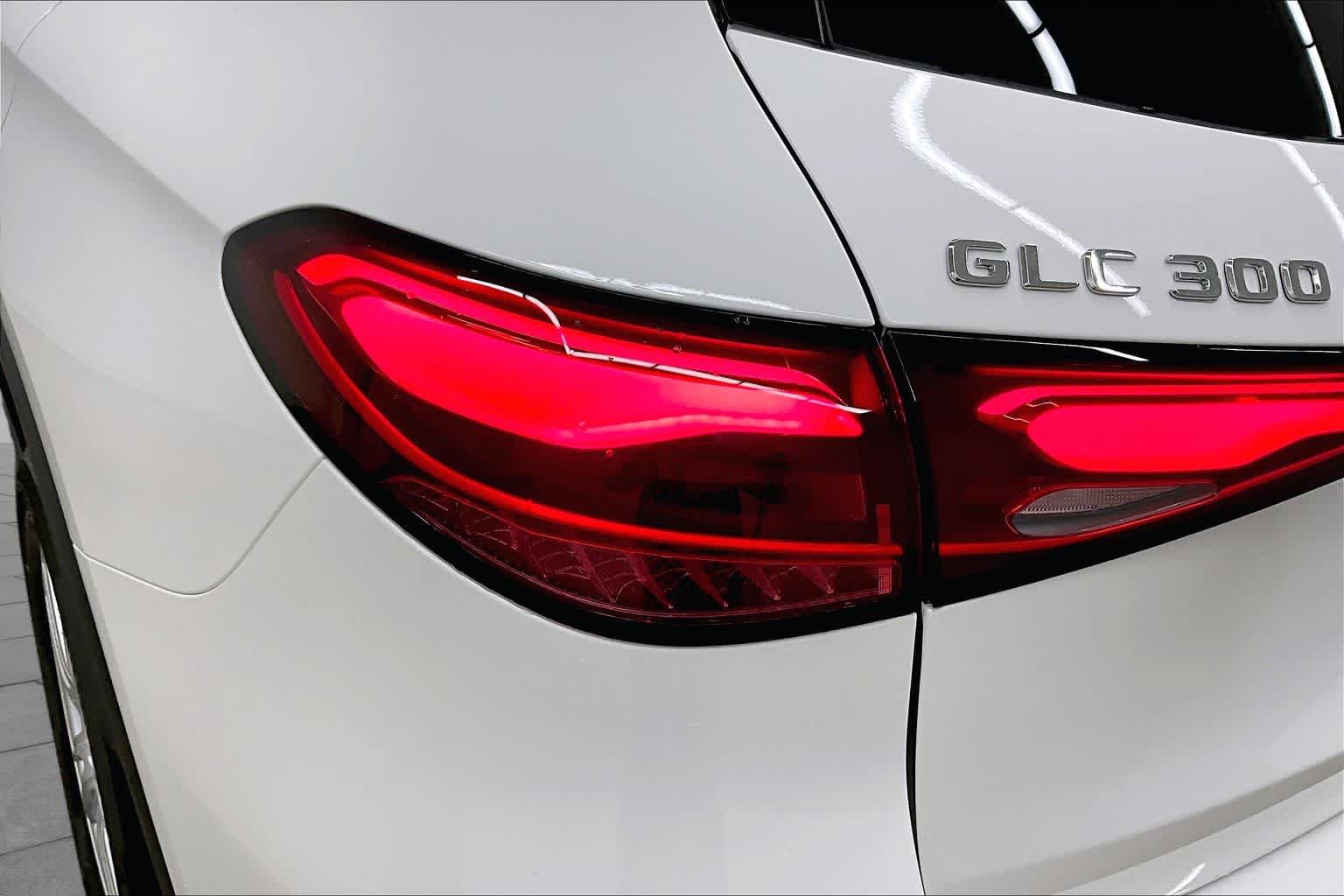 New 2026 Polar White Mercedes-Benz GLC 300 image 14