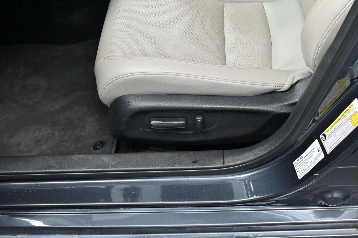 Used 2024 Meteorite Gray Metallic Honda Touring image 13