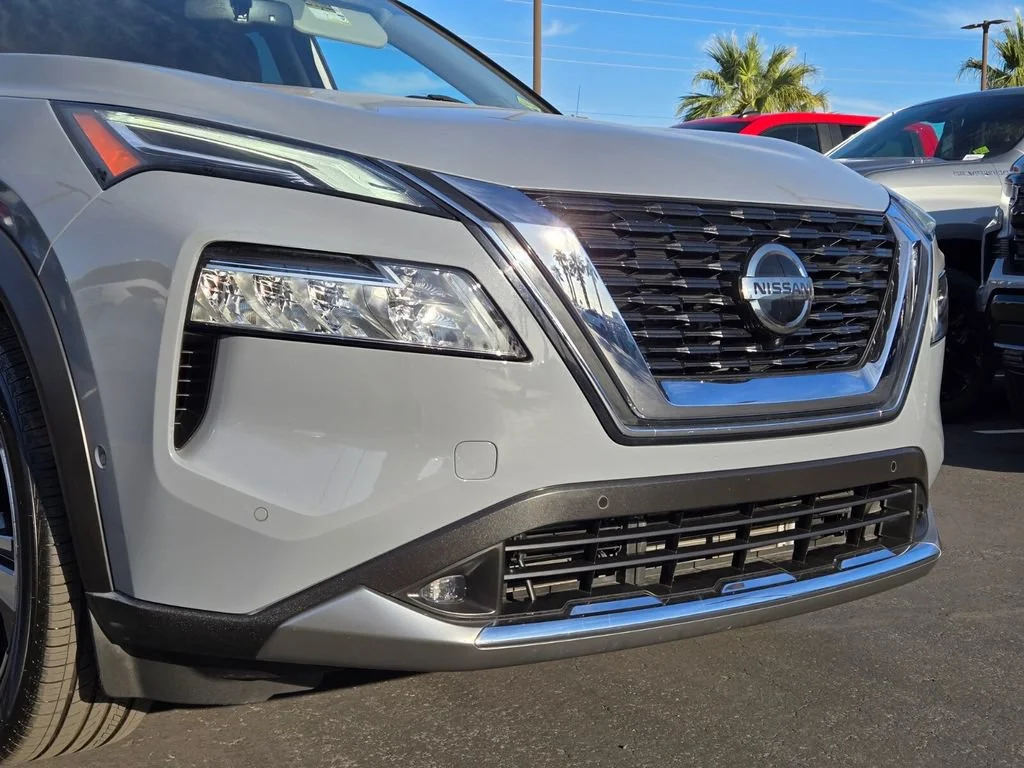 Used 2021 Boulder Gray Pear Nissan Platinum image 8