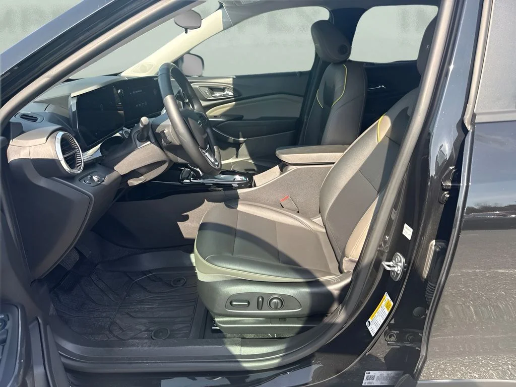 Used 2025 Black Chevrolet ACTIV image 5