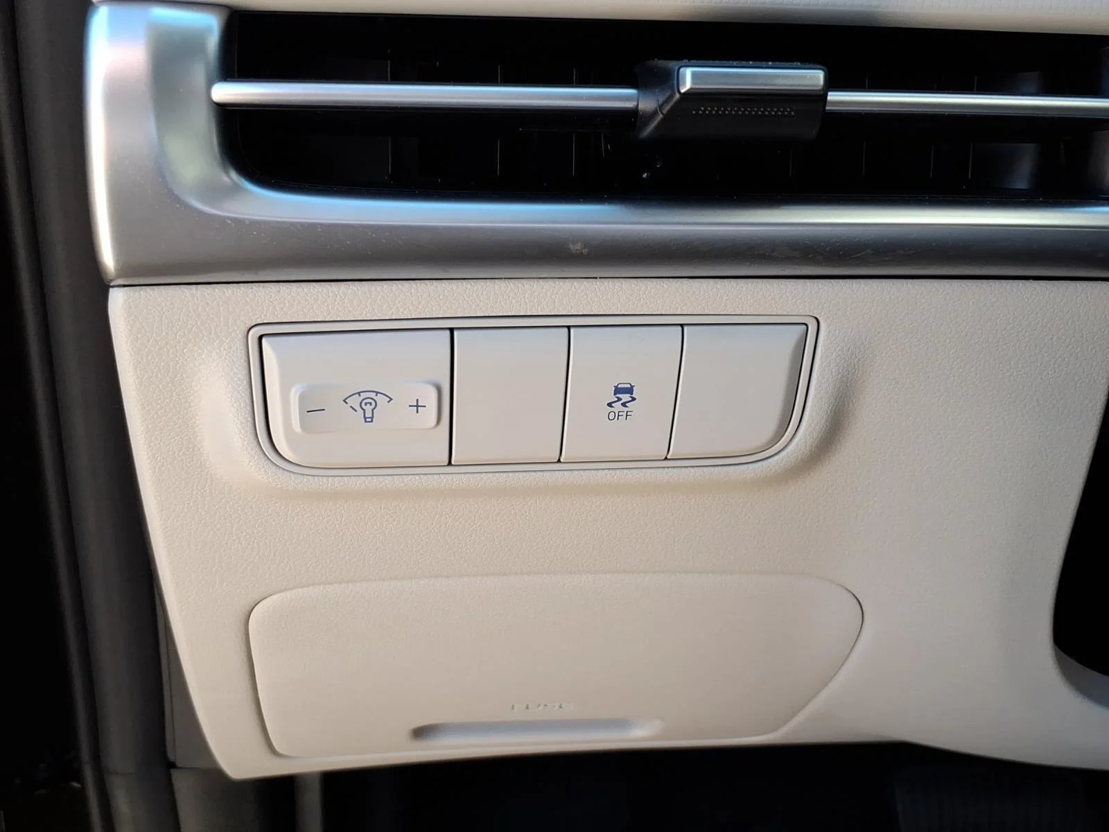 Certified Used 2025 Rockwood Green Hyundai SE image 16