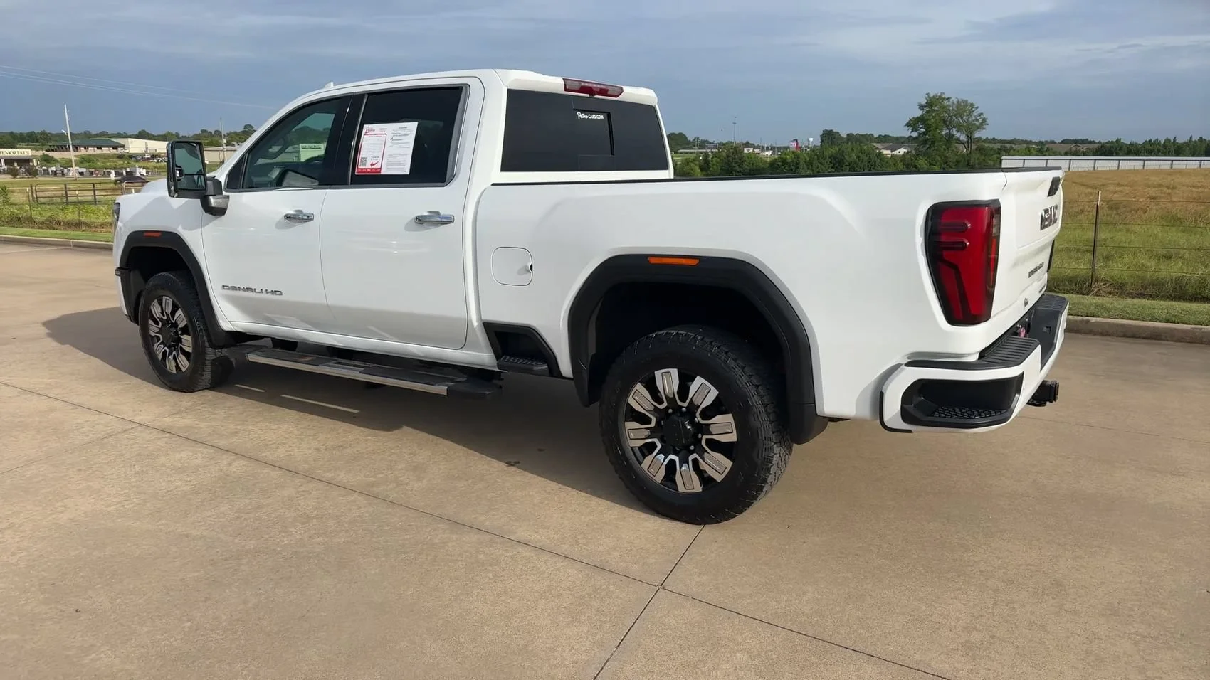 Used 2025 White GMC Denali image 6