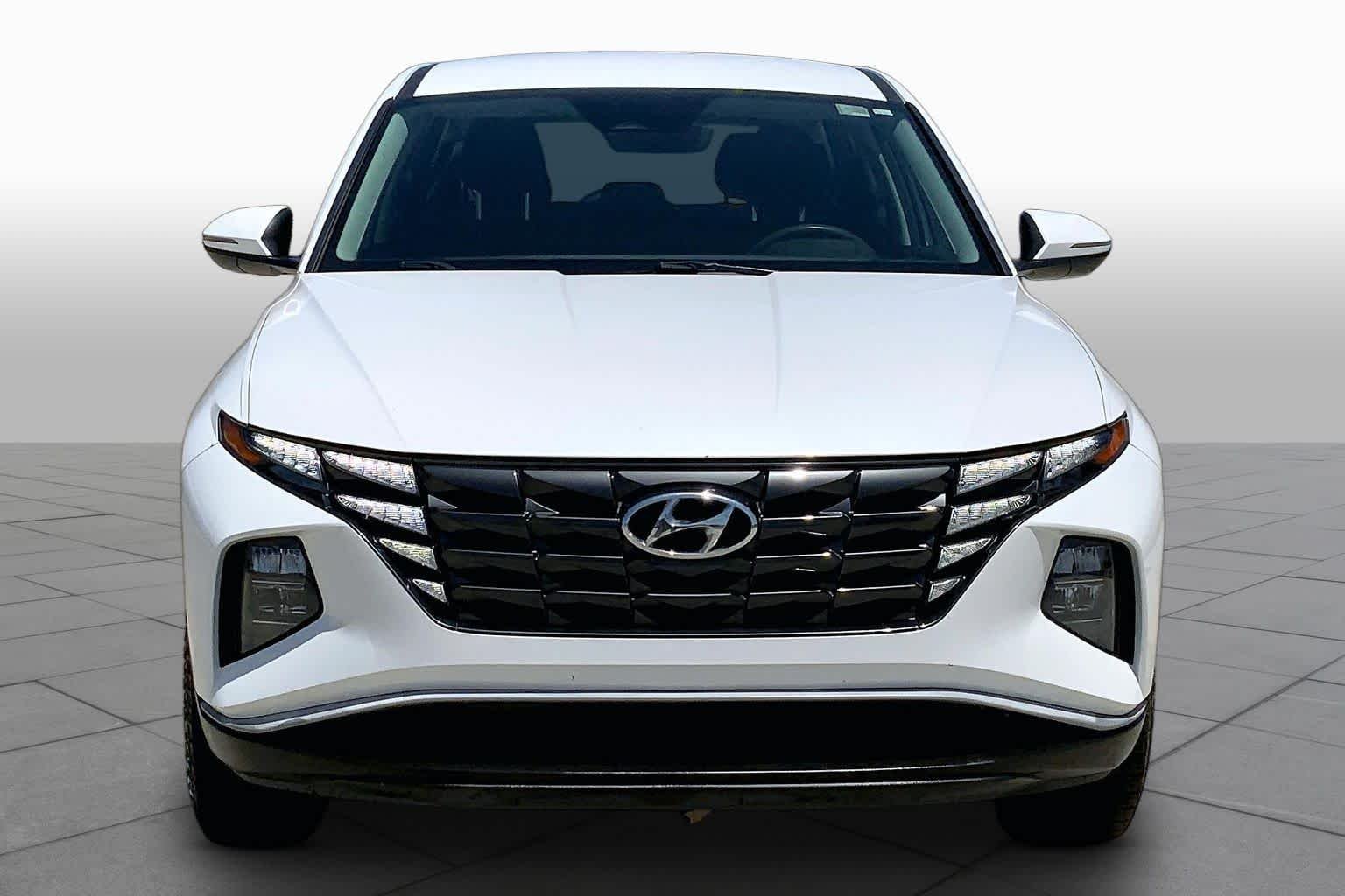 Used 2022 Quartz White Hyundai SE image 4
