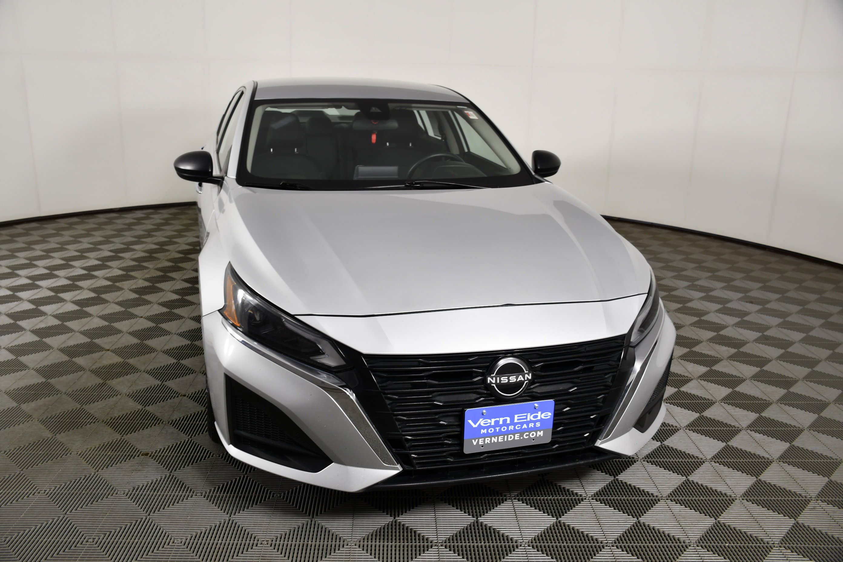 Used 2024 Brilliant Silver Metallic Nissan 2.5 SV image 3