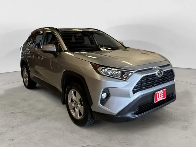 Used 2020 Silver Toyota XLE image 8