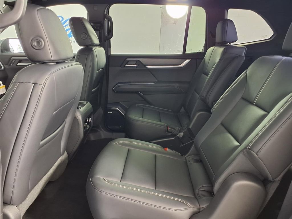 New 2026 Glacier White Tricoat GMC Elevation image 15