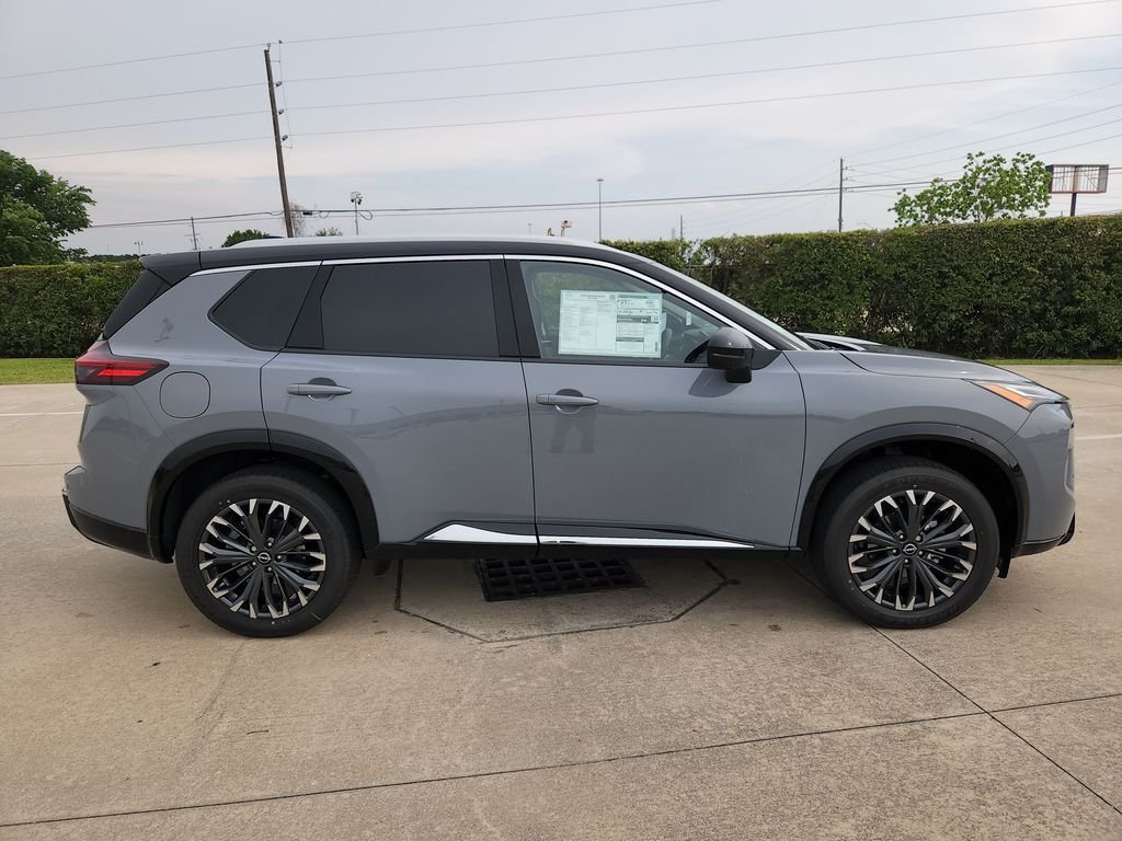 New 2026 Boulder Gray Pearl / Super Black Two-tone Nissan Platinum AWD image 3