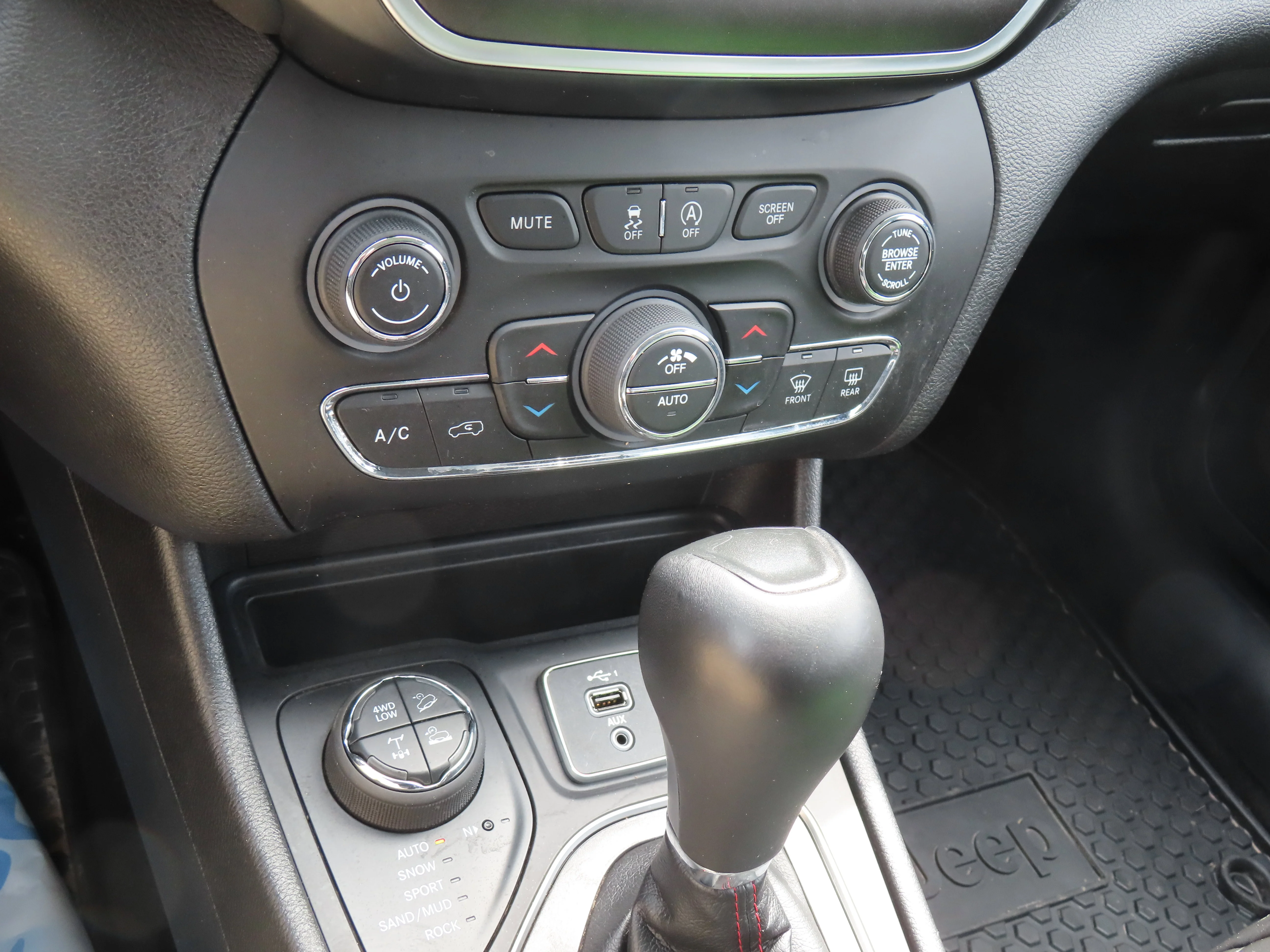 Used 2021 Light Brownstone Pearlcoat Jeep Trailhawk image 20