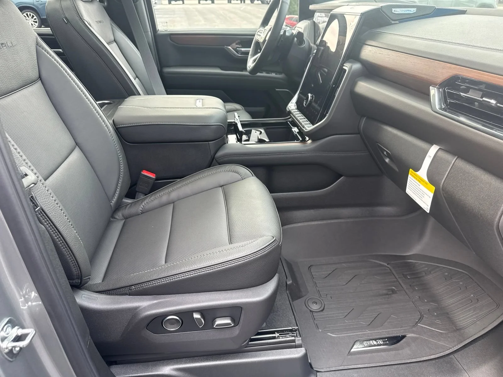 2026 GMC Yukon XL Denali - Photo 27
