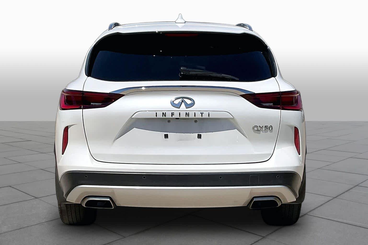 Used 2024 Radiant White INFINITI LUXE image 5