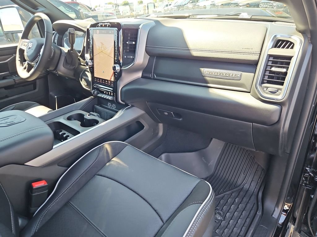 New 2026 Diamond Black Crystal Pearl-Coat Exterior Paint RAM Laramie image 29