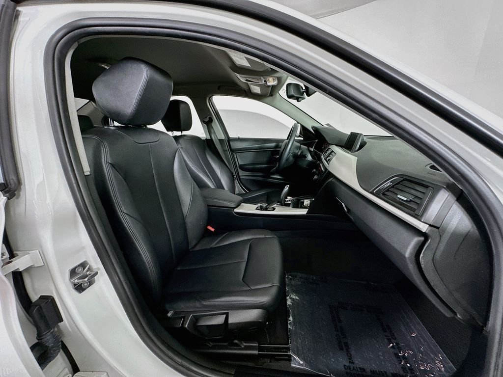 Used 2015 Alpine White BMW 320i image 26