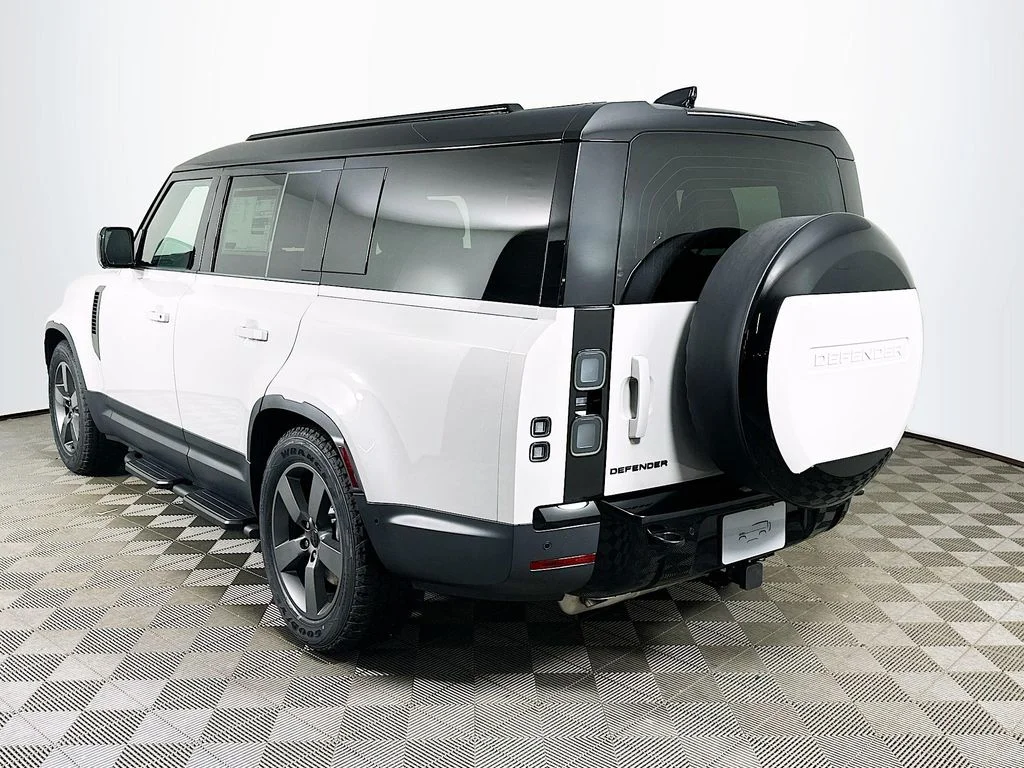 New 2026 Borasco Gray Metallic Land Rover S image 7