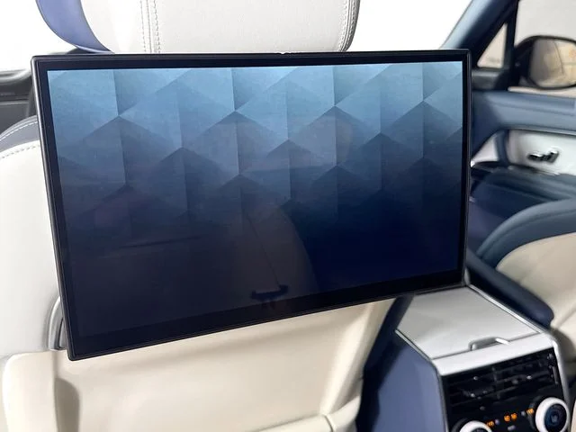 New 2026 Ostuni Pearl Wht Prem Met Land Rover SV image 28