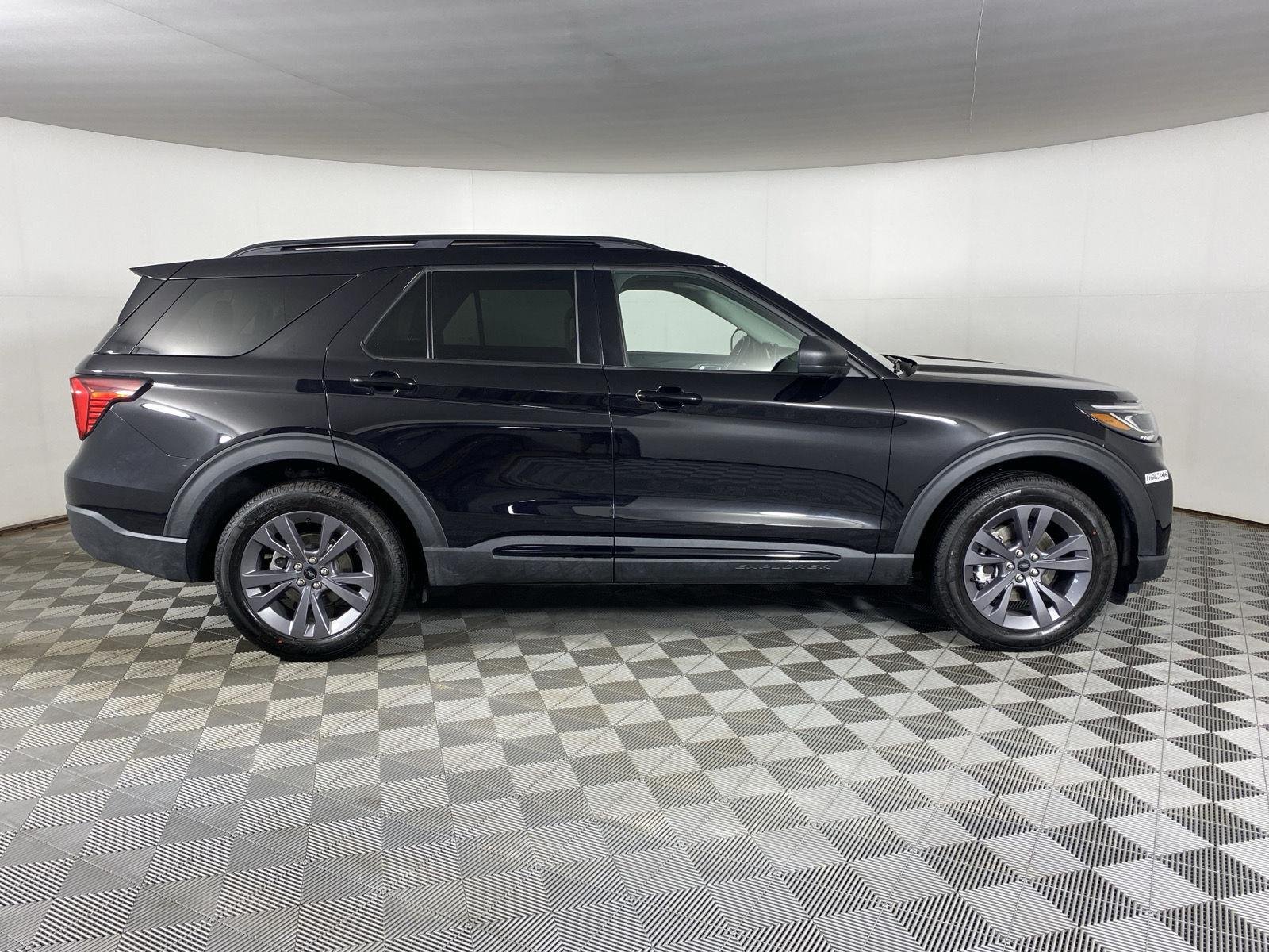 Used 2026 Agate Black Ford Active w/200A Pkg image 8