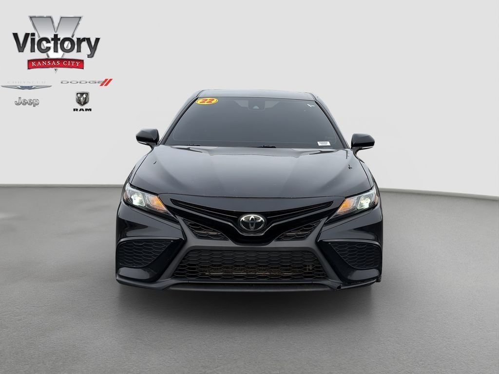 Used 2022 Toyota Camry SE Nightshade with VIN 4T1G11AK8NU035933 for sale in Kansas City