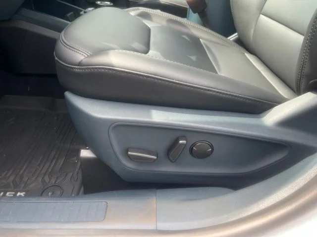 New 2025 Space White Metallic Ford Lariat image 12