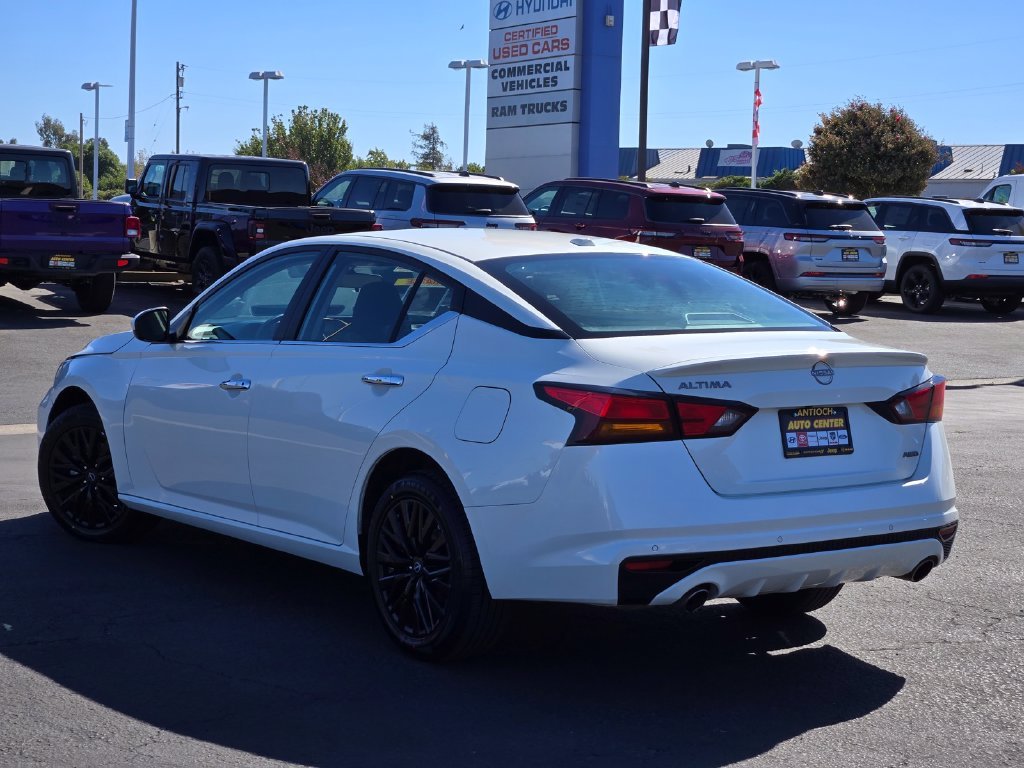 Certified Used 2025 White Nissan 2.5 SV image 6