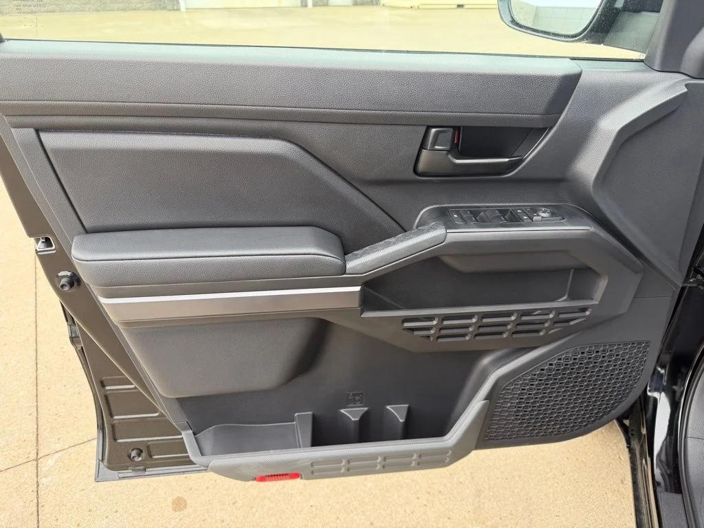 2026 Toyota Tacoma SR5 - Photo 9