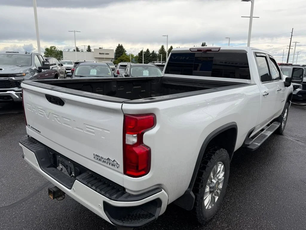 Used 2021 Iridescent Pearl Tricoat Chevrolet High Country image 4