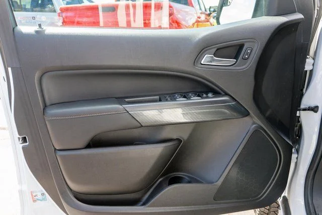 Used 2022 Summit White GMC AT4 w/Leather image 15