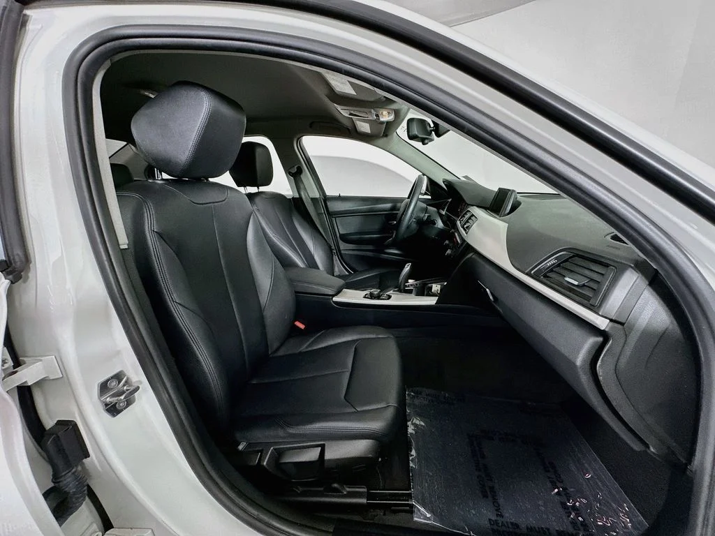 Used 2015 Alpine White BMW 320i image 26
