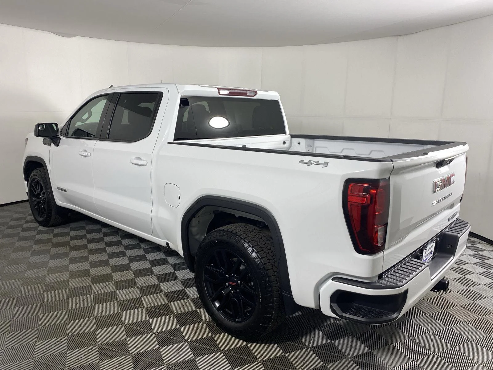 Used 2024 Summit White GMC Elevation image 11