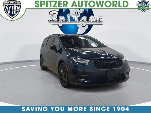 Used 2025 Blue Chrysler Limited image 3