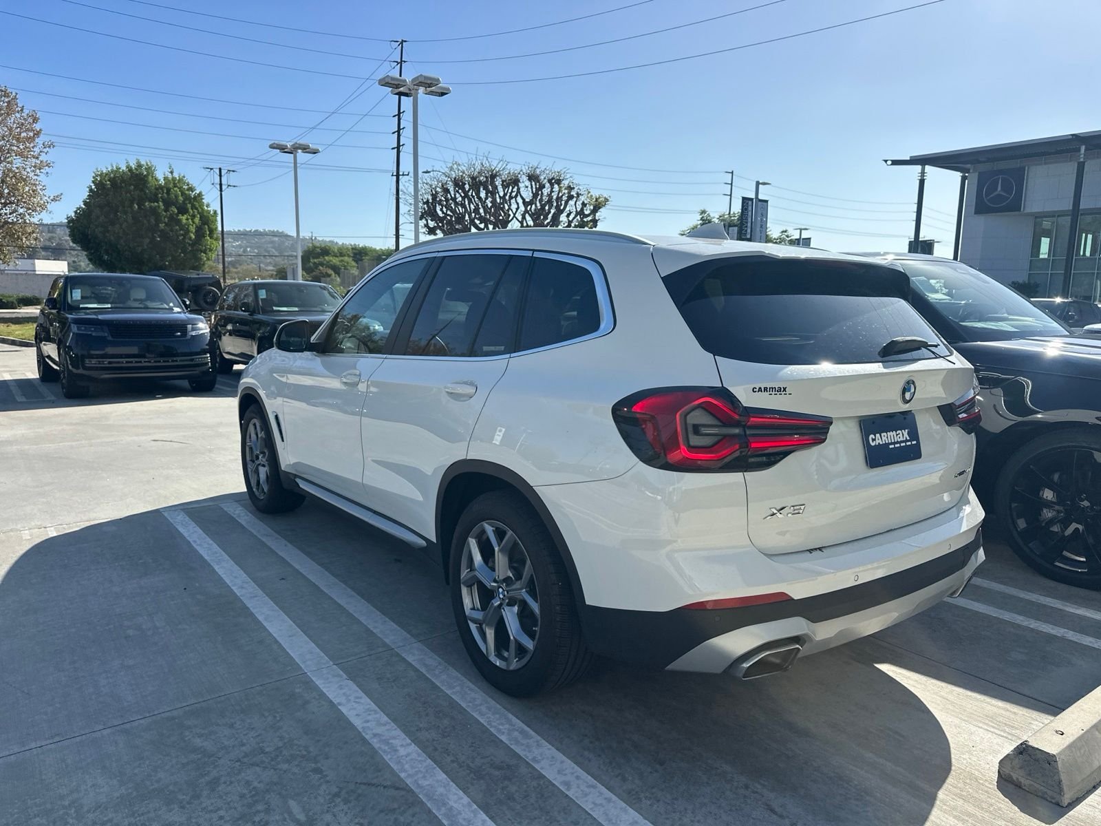 Used 2023 Alpine White BMW sDrive30i image 4