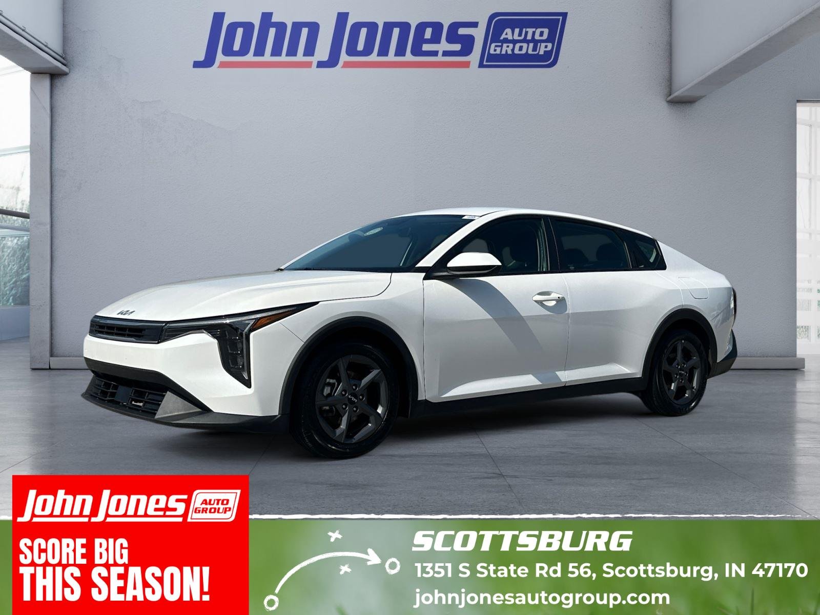Used 2025 Snow White Pearl Kia LXS image 1