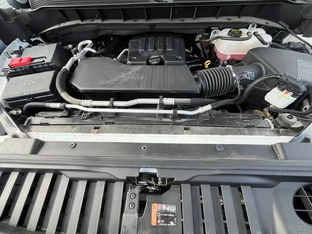 Used 2025 Summit White Chevrolet LT image 30